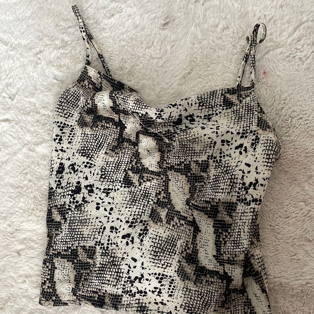 Kendall&Kylie Snakeskin Cowlneck Top
